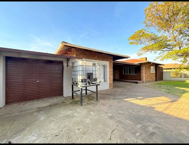 4 BEDROOM HOUSE FOR SALE IN VANDERBIJLPARK CE 2